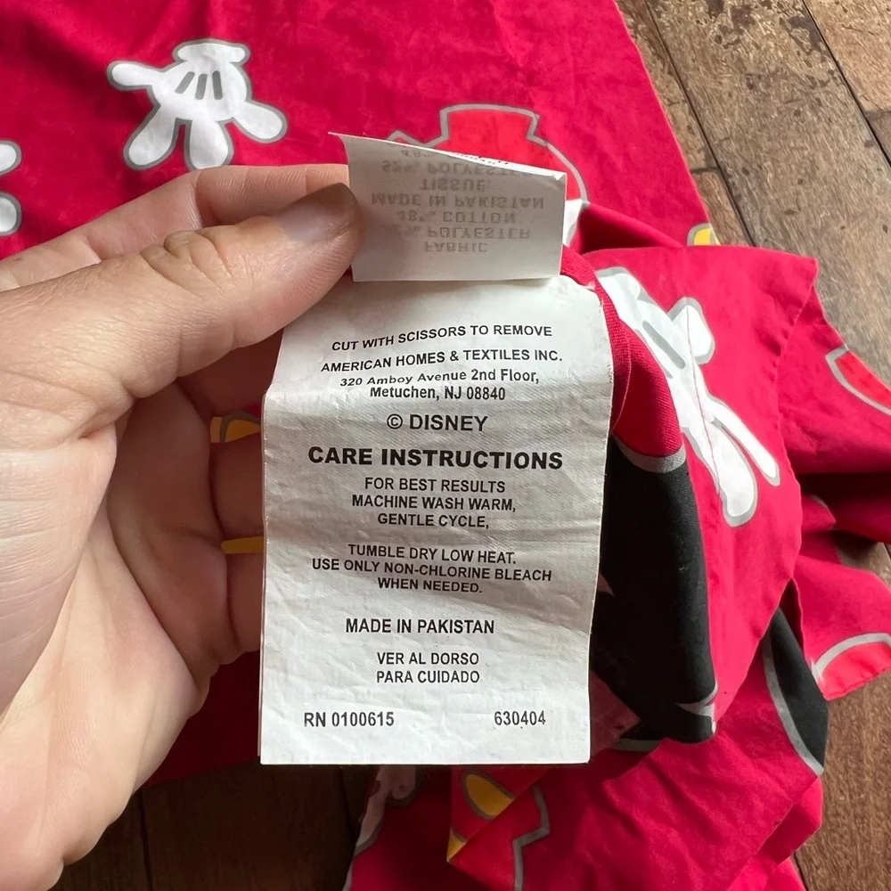 Mickey Mouse Comforter + 2 Pillowcases - Picture 6 of 9